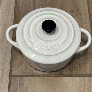 NWT Le Creuset 10cm round stoneware White Mini Cocotte